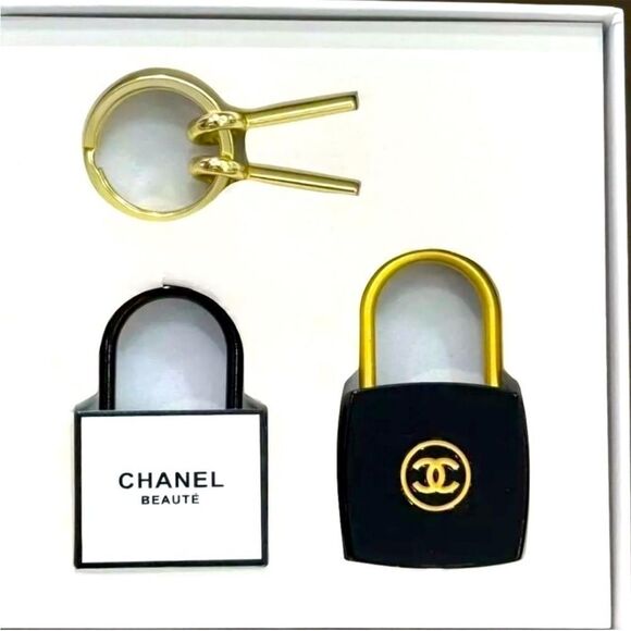 CHANEL Gift PadLock Lock & Key Set - Picture 3 of 9